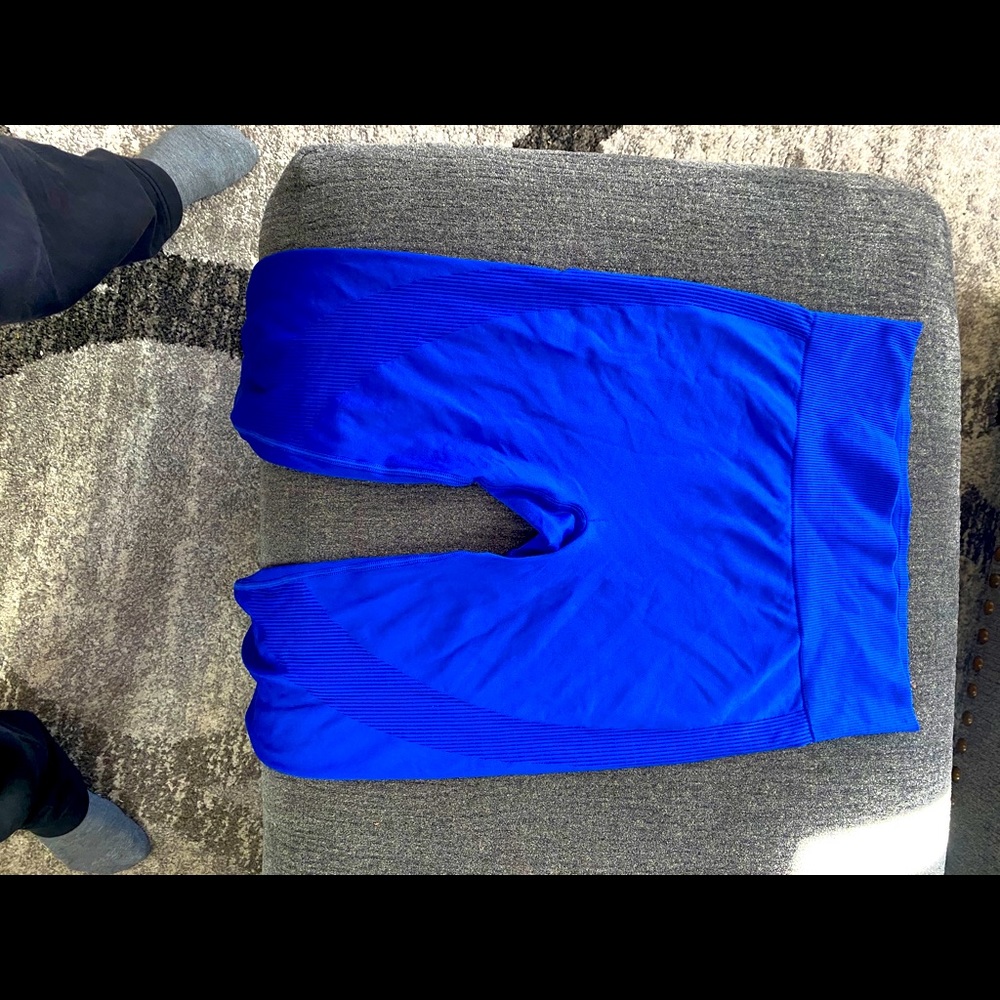 Beautiful blue seamless leggings